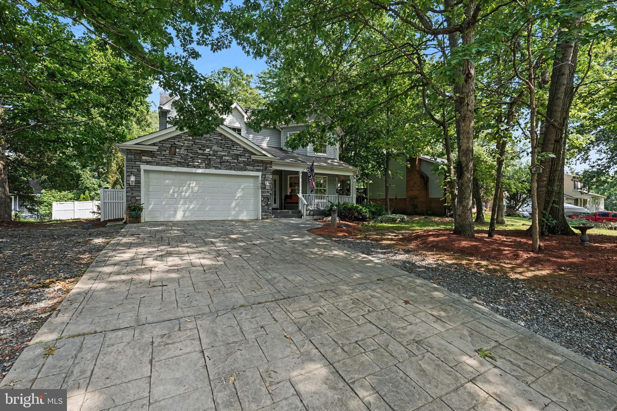 1039 HARBOUR DRIVE