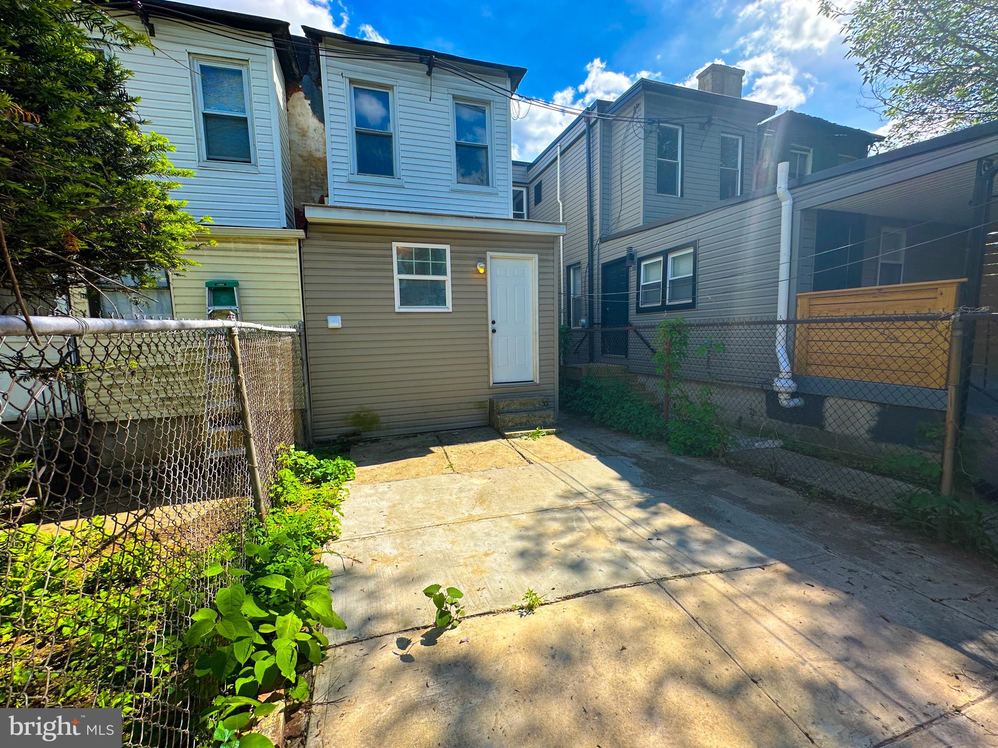 MANTUA - Residential Lease