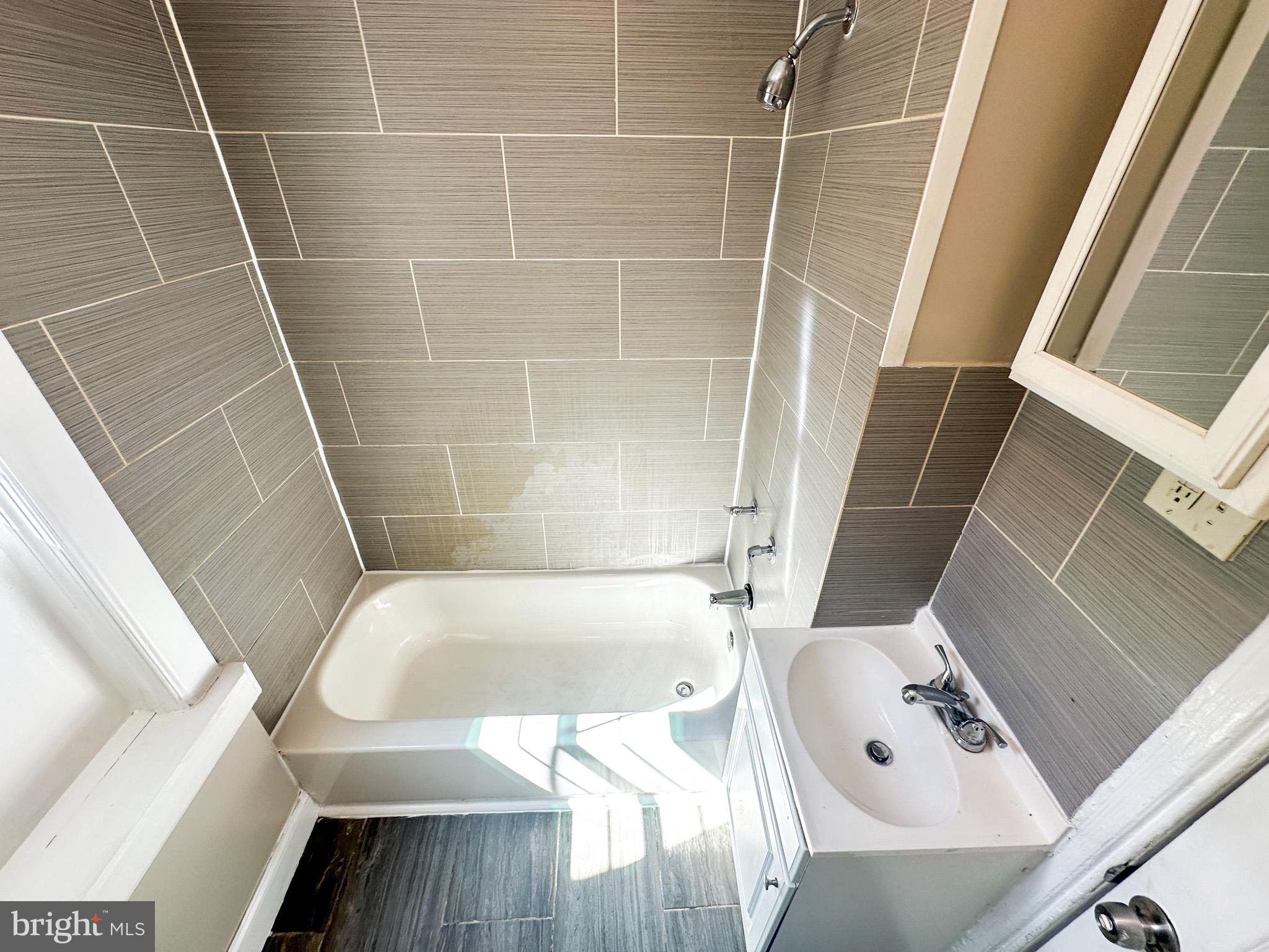 MANTUA - Residential Lease