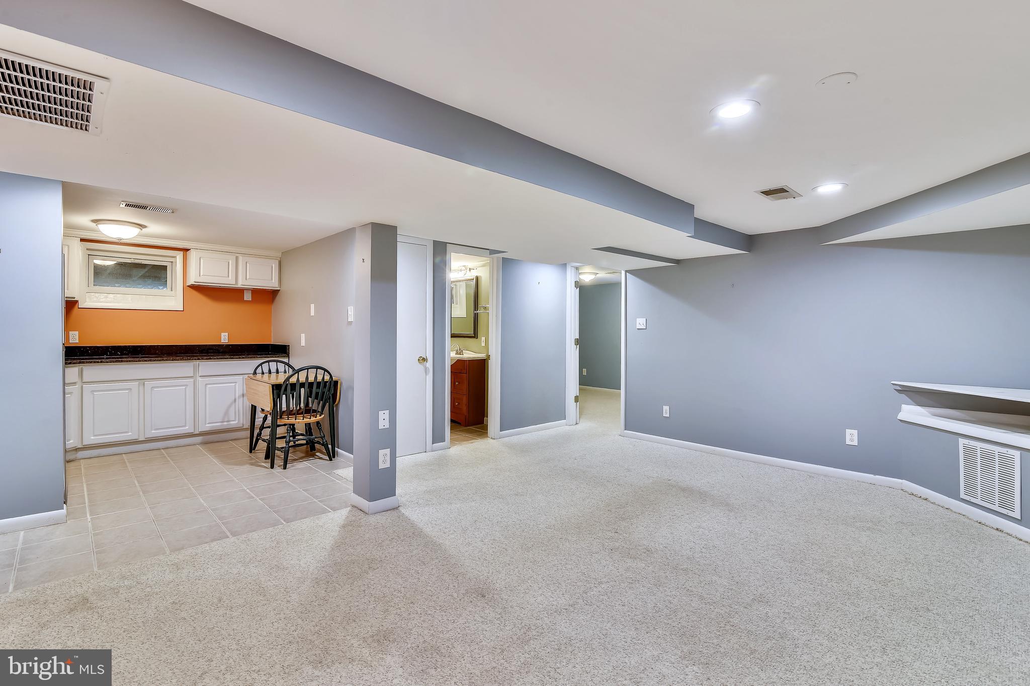 VIENNA WOODS - Residential Lease