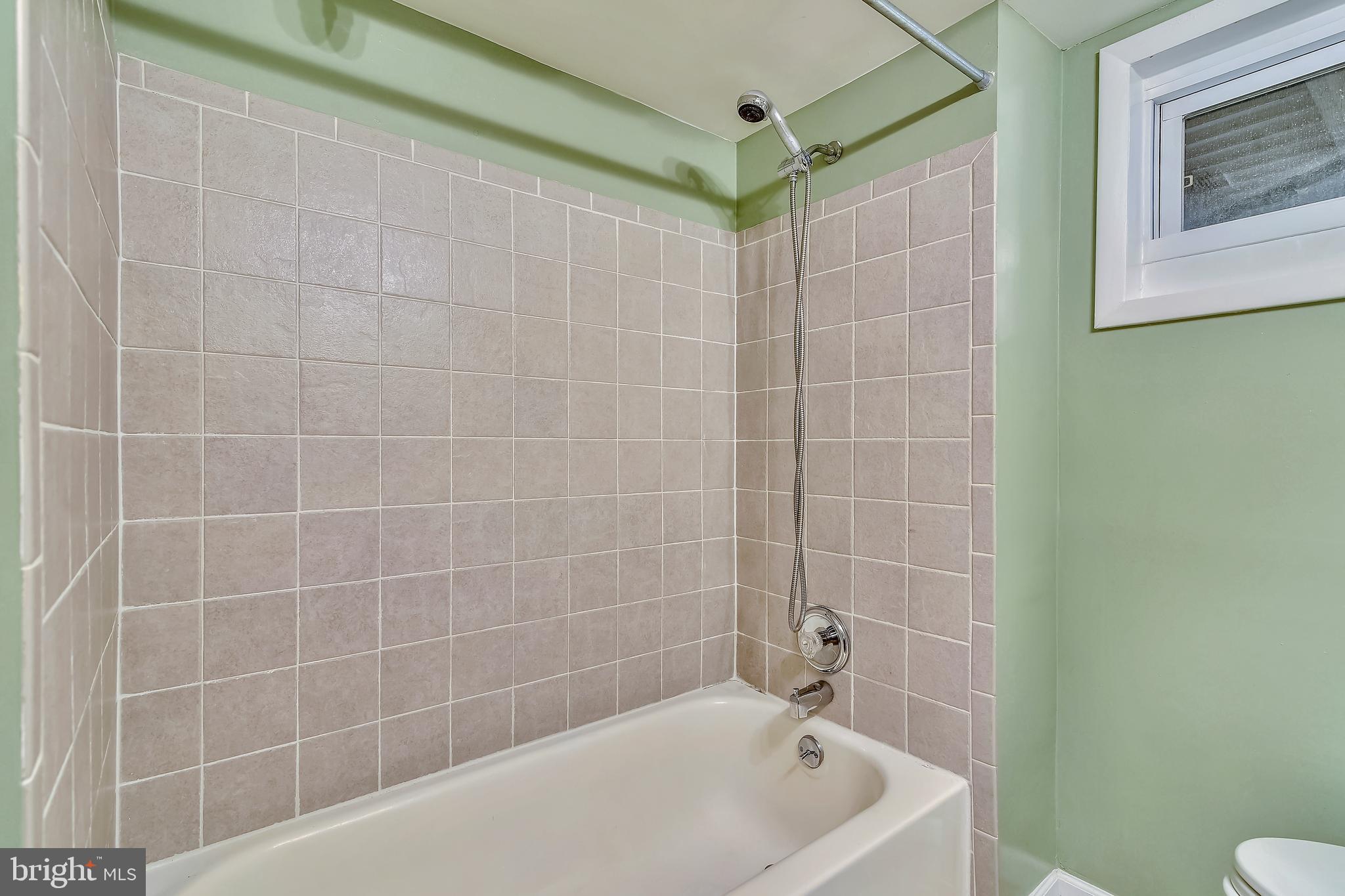 VIENNA WOODS - Residential Lease