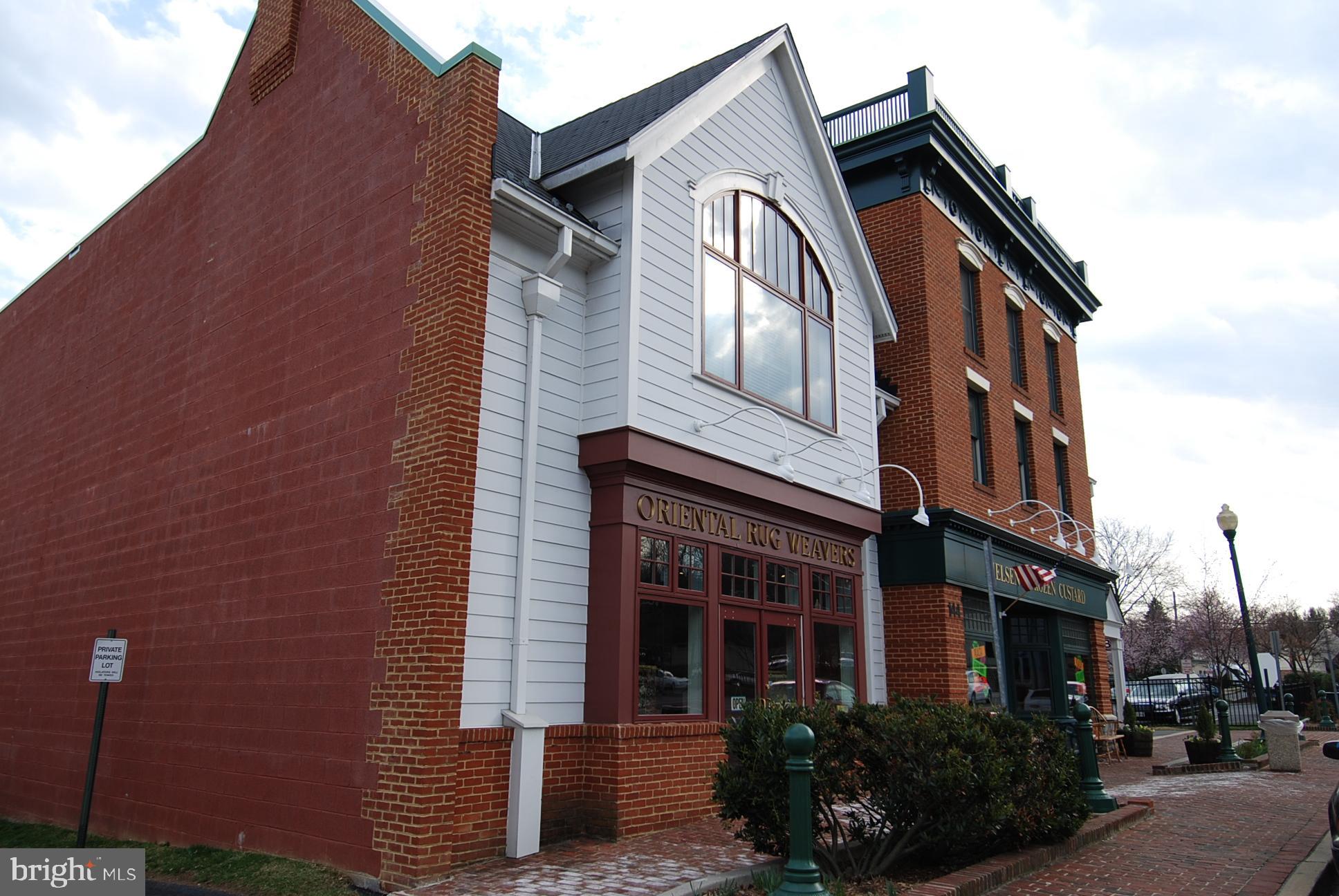 VIENNA WOODS - Residential Lease