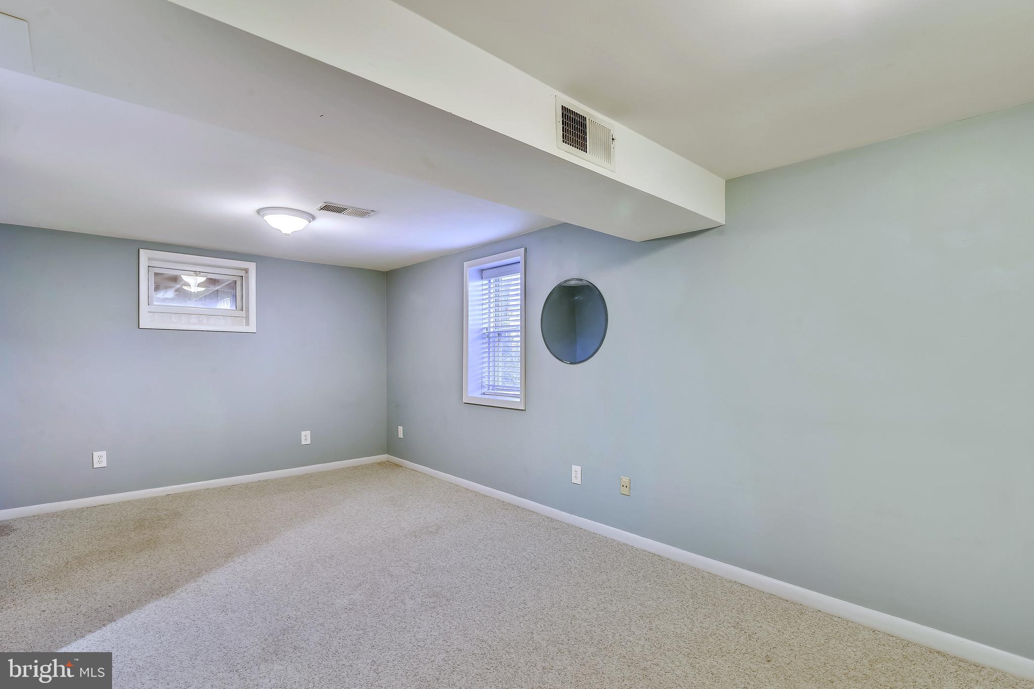 VIENNA WOODS - Residential Lease