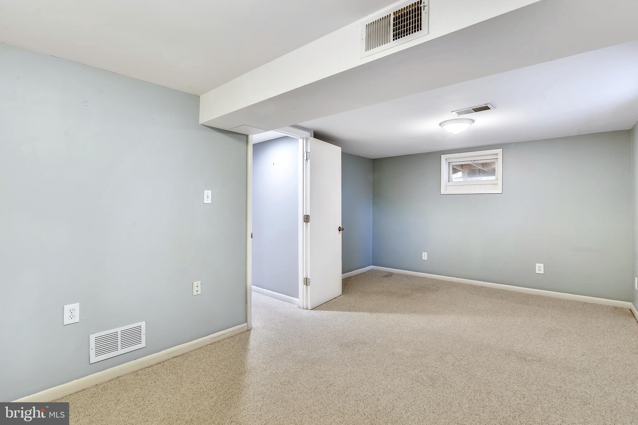 VIENNA WOODS - Residential Lease