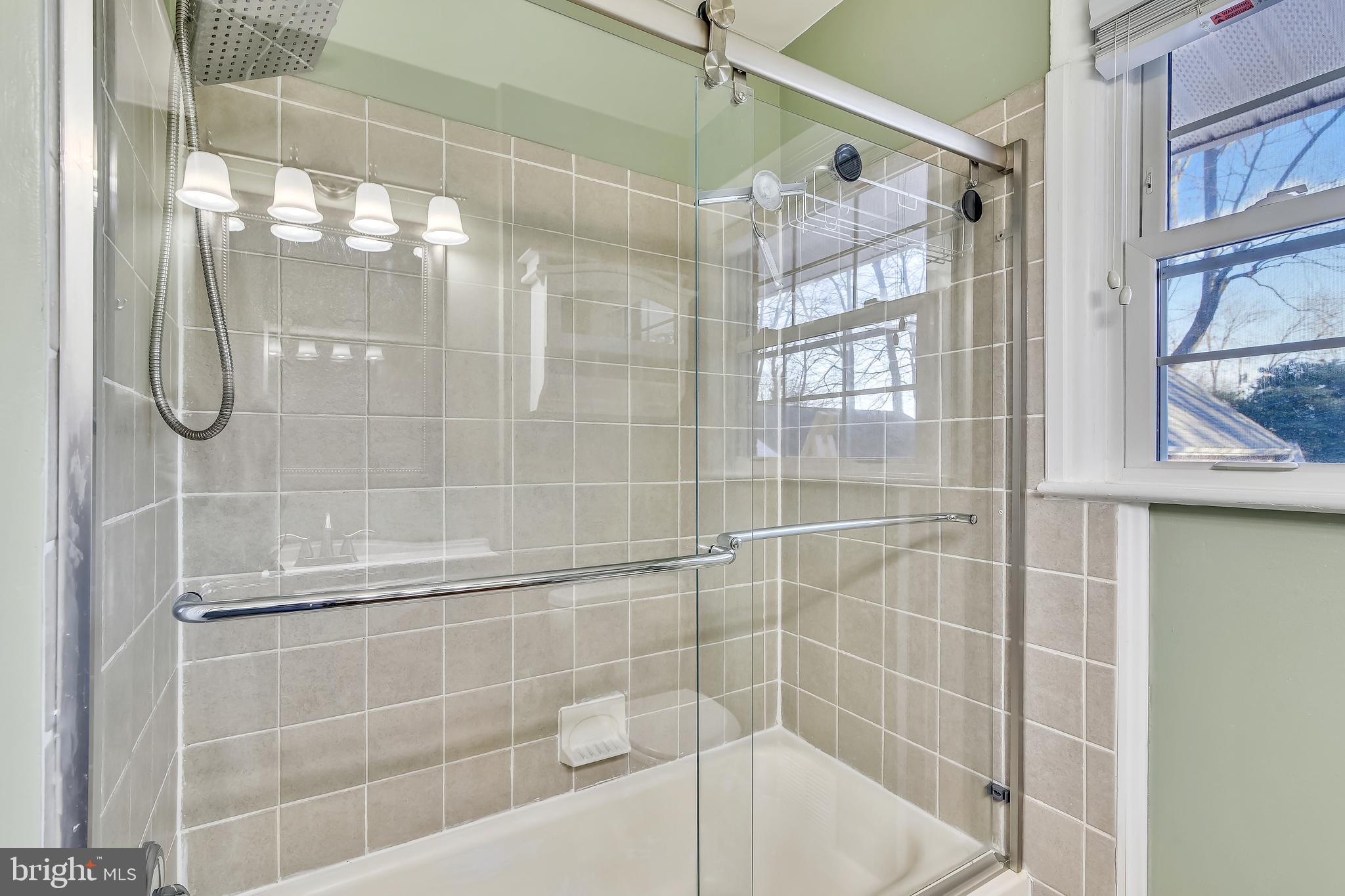 VIENNA WOODS - Residential Lease