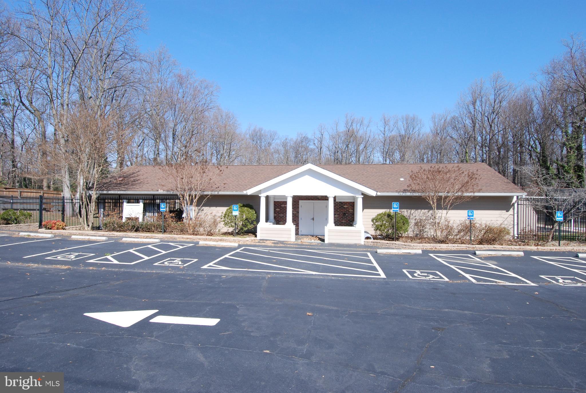 VIENNA WOODS - Residential Lease