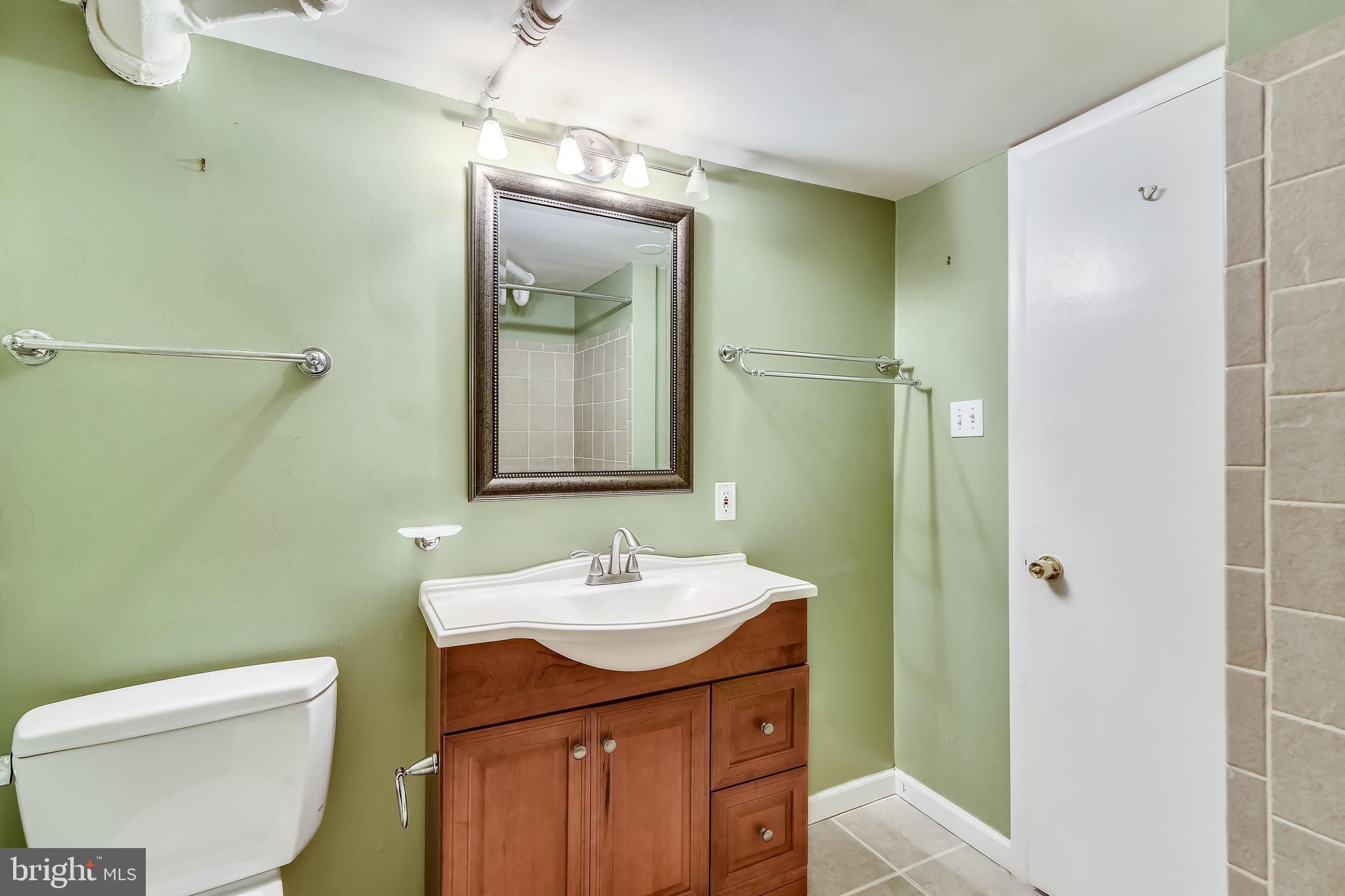 VIENNA WOODS - Residential Lease