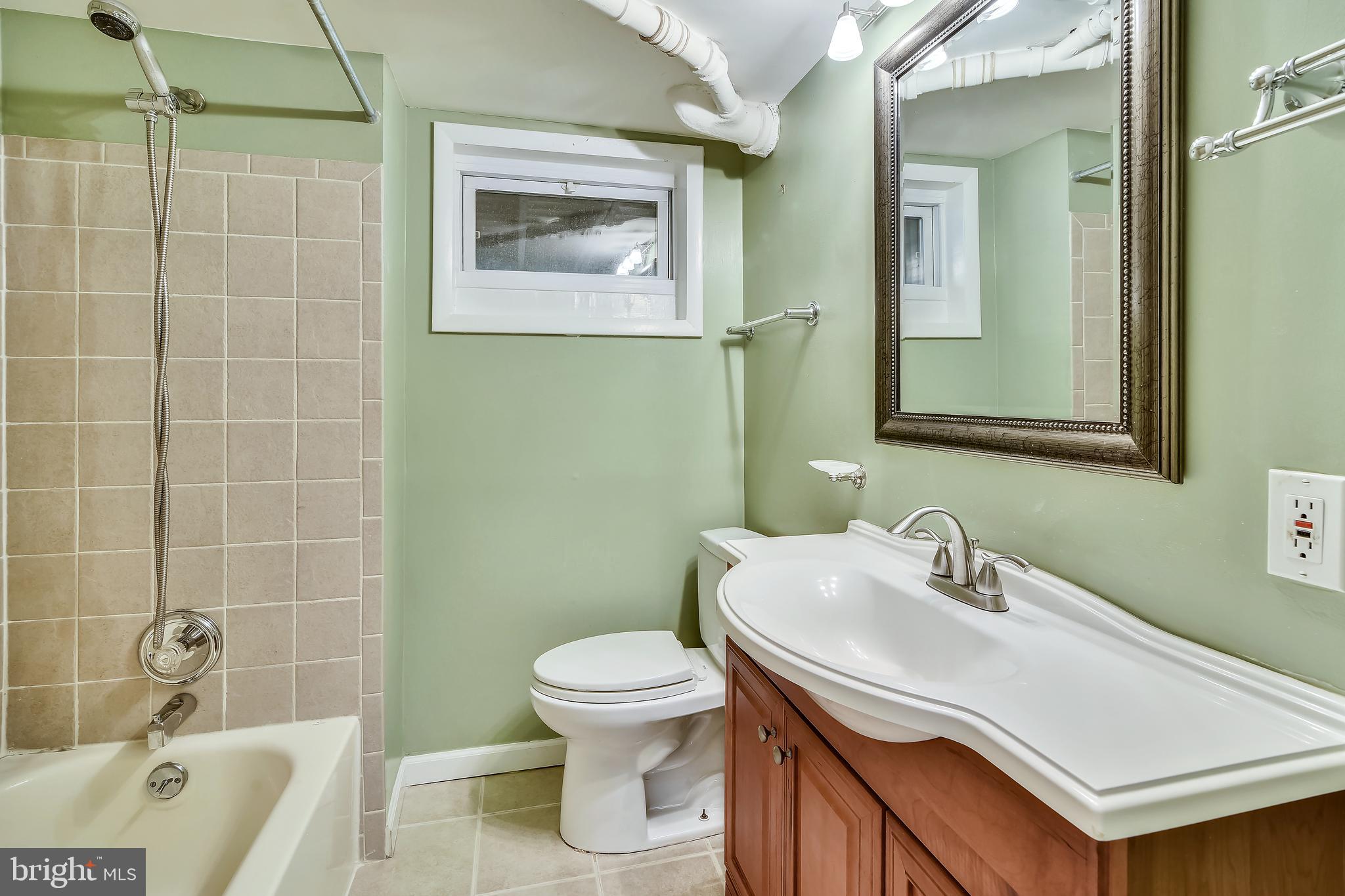 VIENNA WOODS - Residential Lease