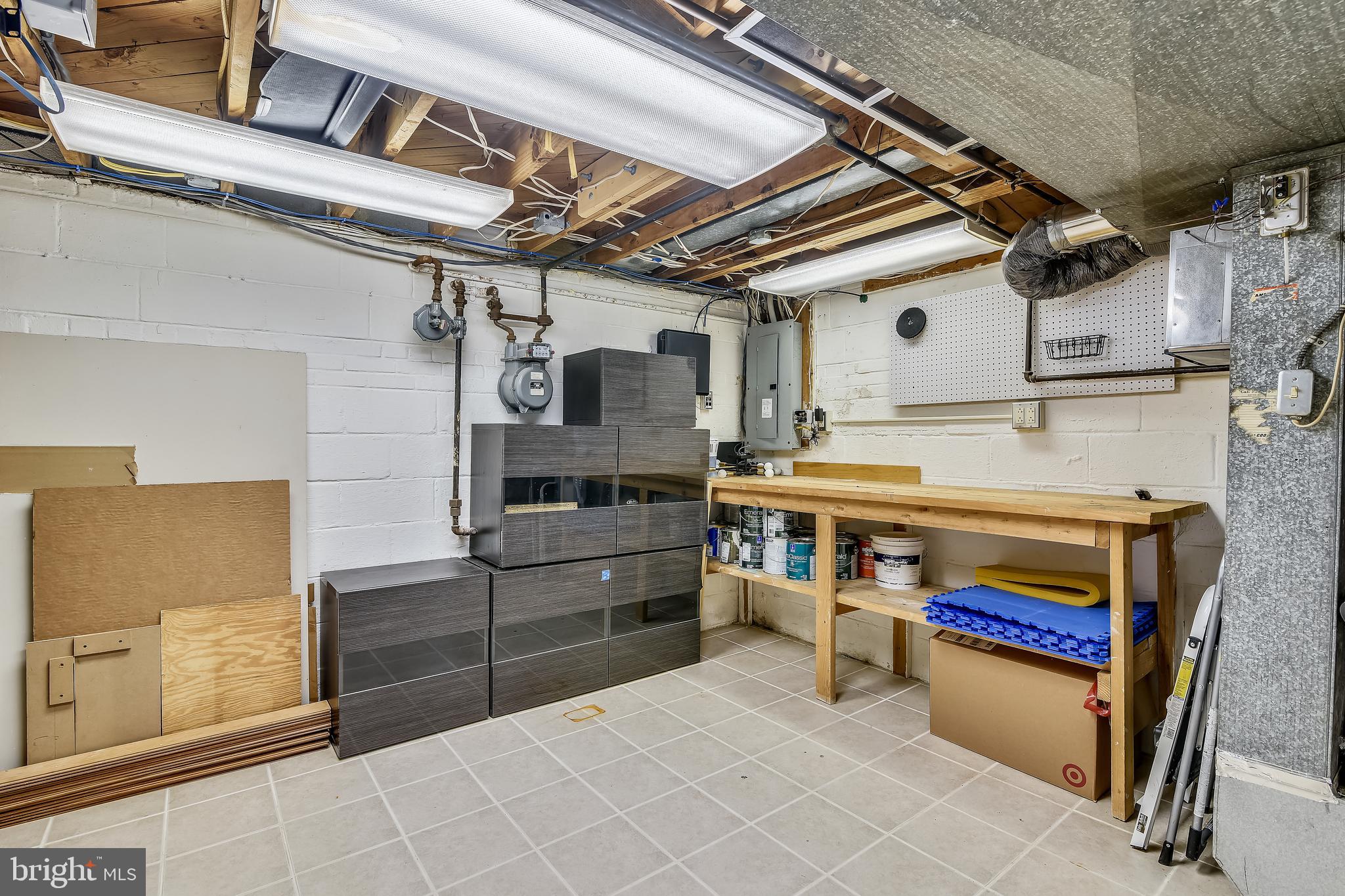 VIENNA WOODS - Residential Lease