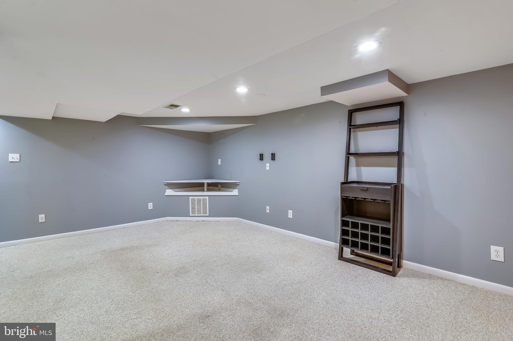 VIENNA WOODS - Residential Lease