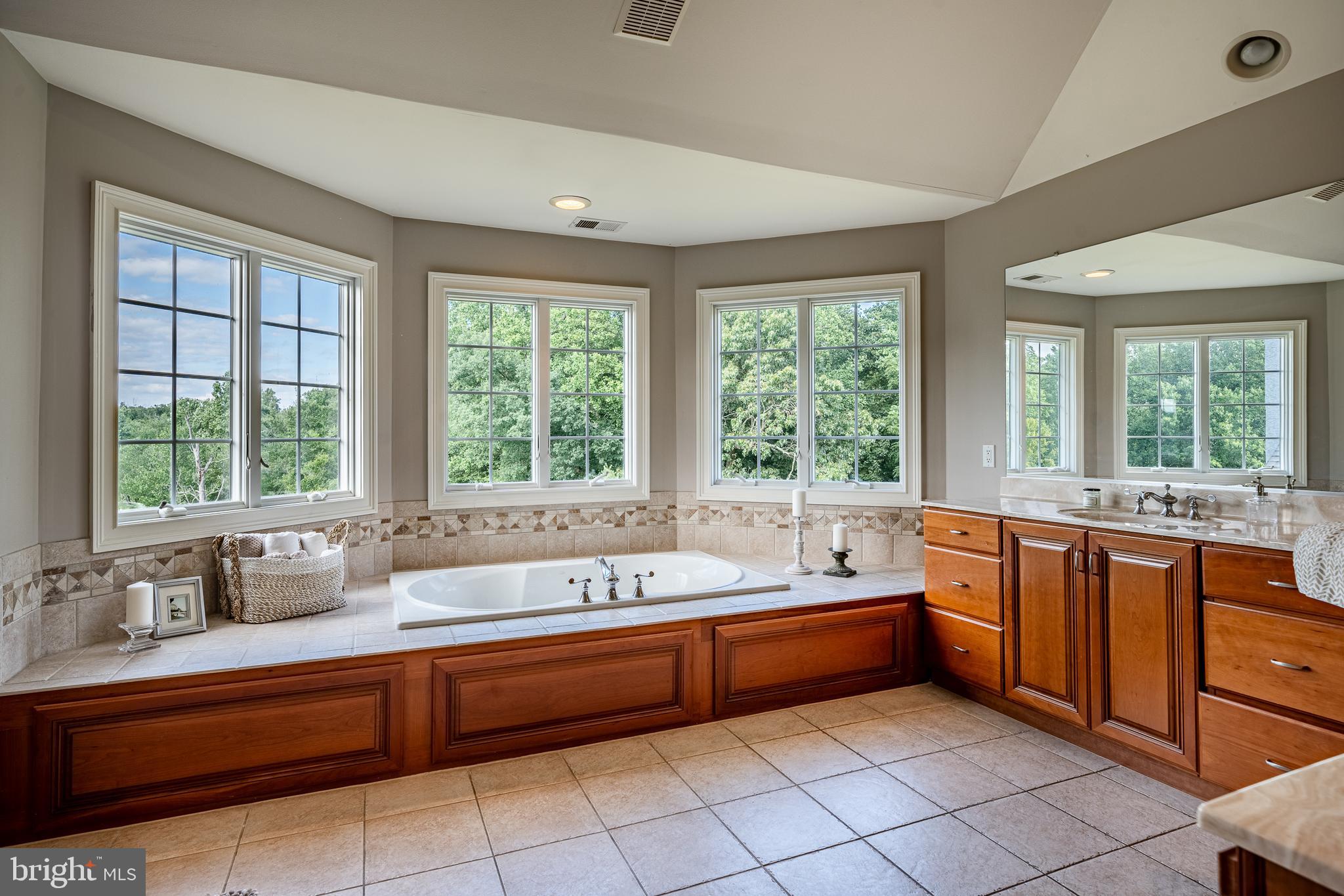 CHERRY CREEK - Residential