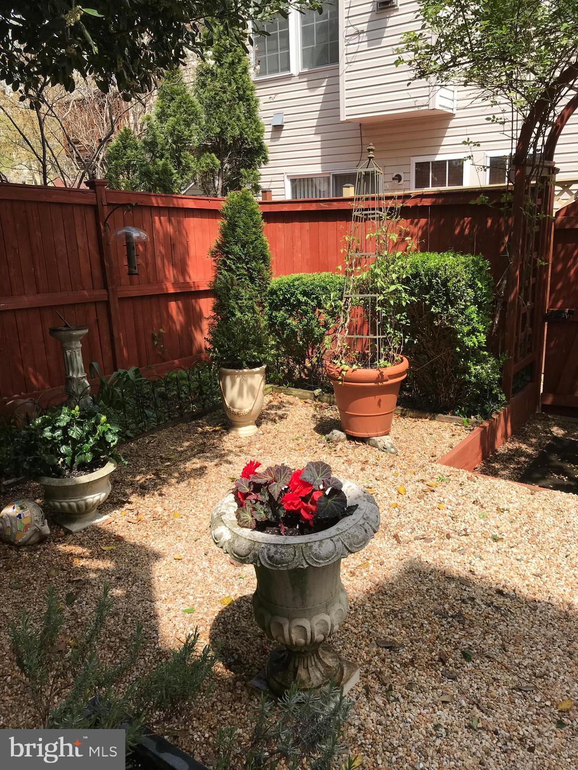 CAMERON STATION - Residential