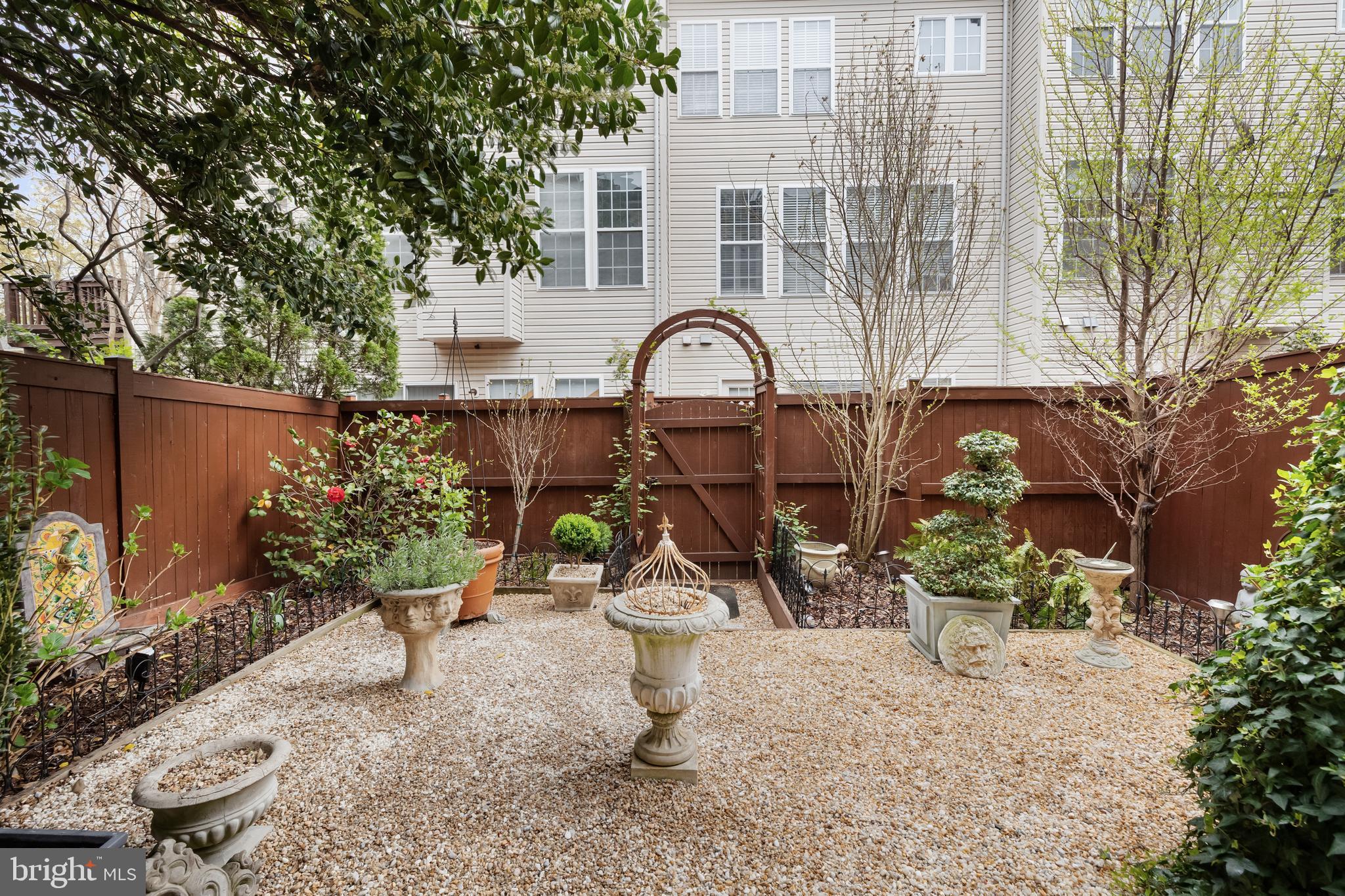 CAMERON STATION - Residential