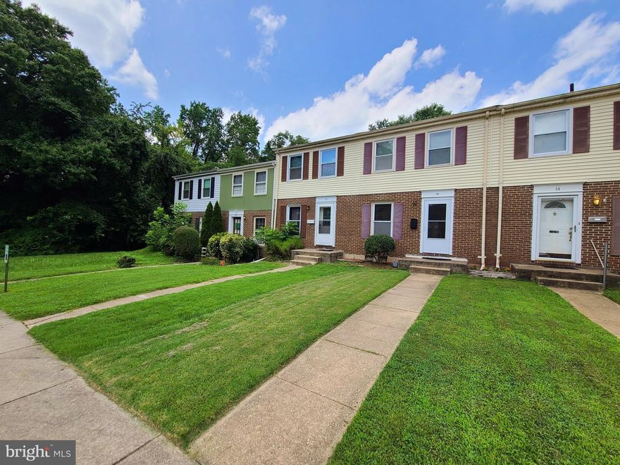 Located in a hidden and quiet corner of Dunnett neighborhood. Well maintained and new roof and updated kitchen and bathroom. Fenced yard with wood patio and garden area. Basement is finished and has an extra bonus room that can be used as an office or a bedroom. HOA community has swimming pool for summer.