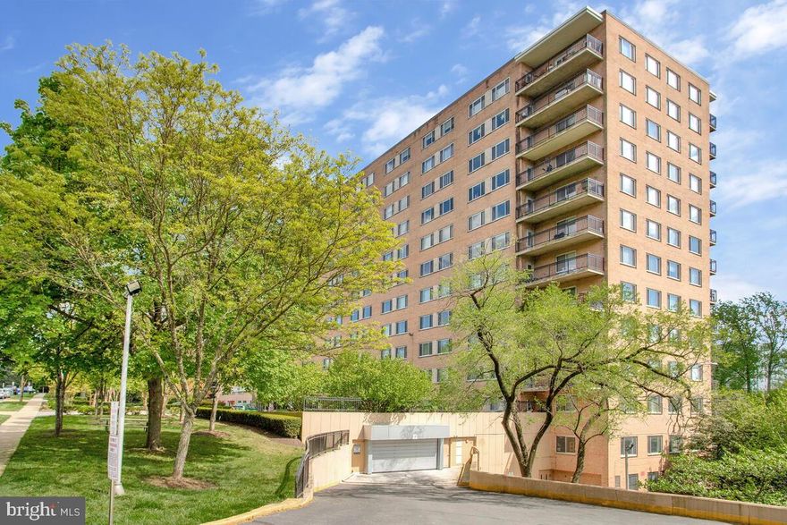 Great opportunity for this renovated 1 bedroom 1 bath condo in Silver Spring with an amazing view of downtown and the pool.  Seller conveying garage parking spot #P86 in the sale.