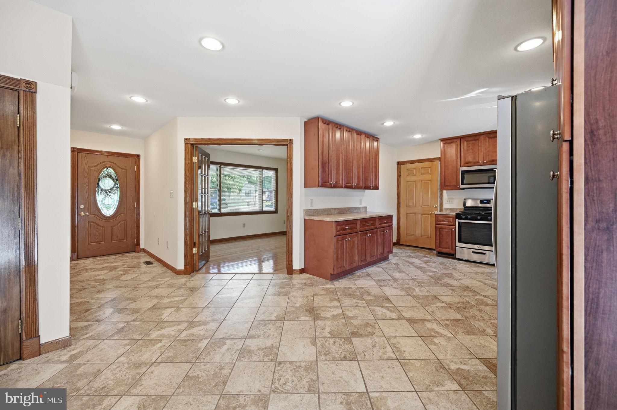 8905 TUDOR LANE