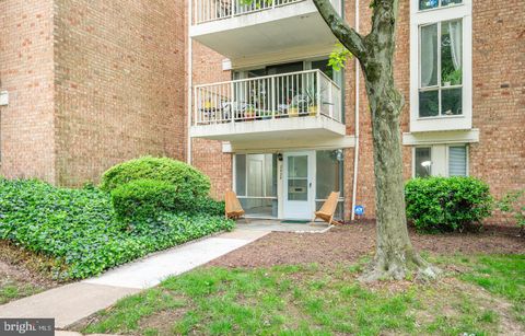 2525 HUNTINGTON AVENUE 18 ALEXANDRIA VA 22303
