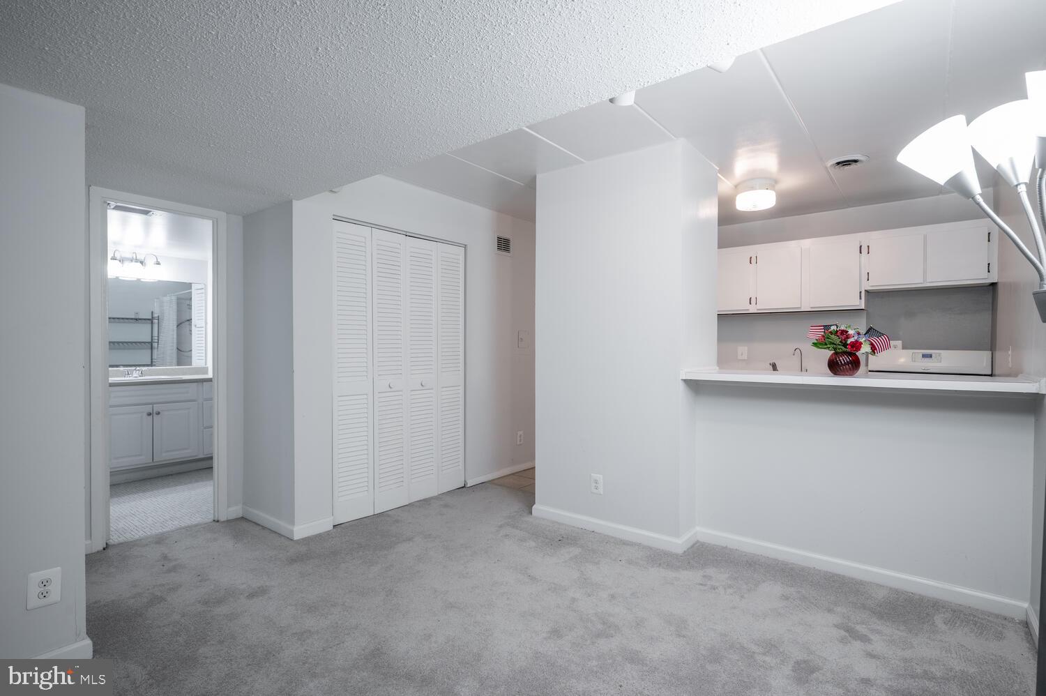 2525 HUNTINGTON AVENUE 18