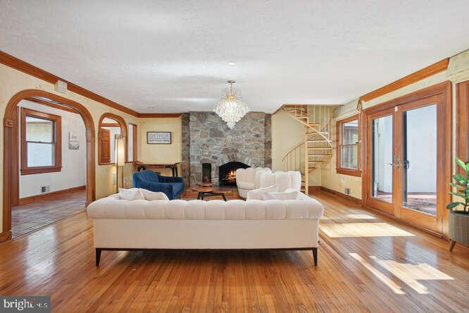 PEACOCK STATION - Residential