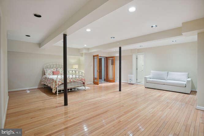 PEACOCK STATION - Residential