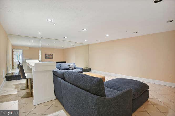 PEACOCK STATION - Residential