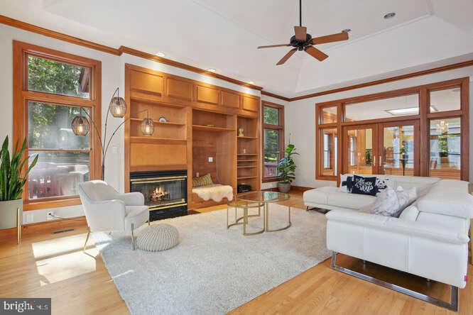 PEACOCK STATION - Residential