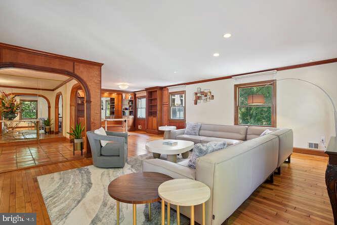 PEACOCK STATION - Residential