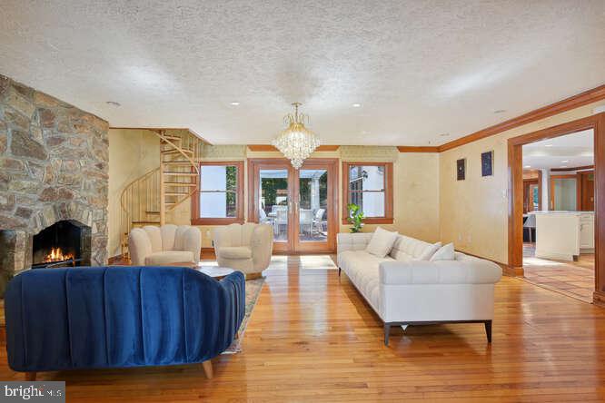 PEACOCK STATION - Residential