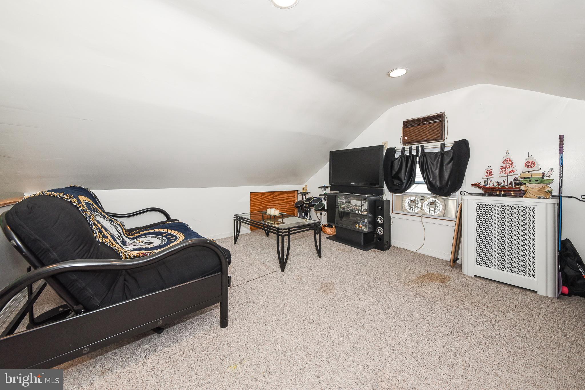 FOX CHASE - Residential