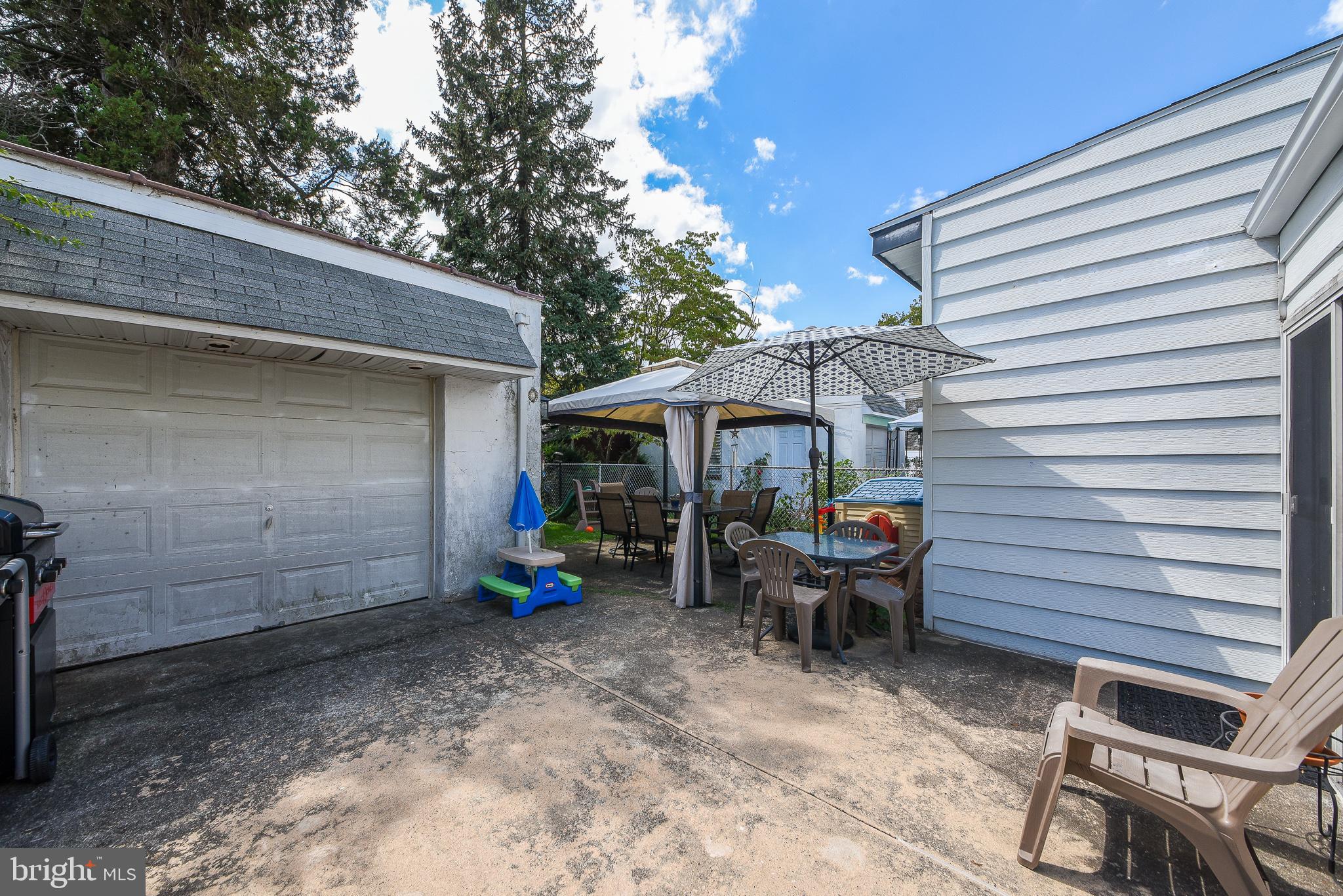 FOX CHASE - Residential