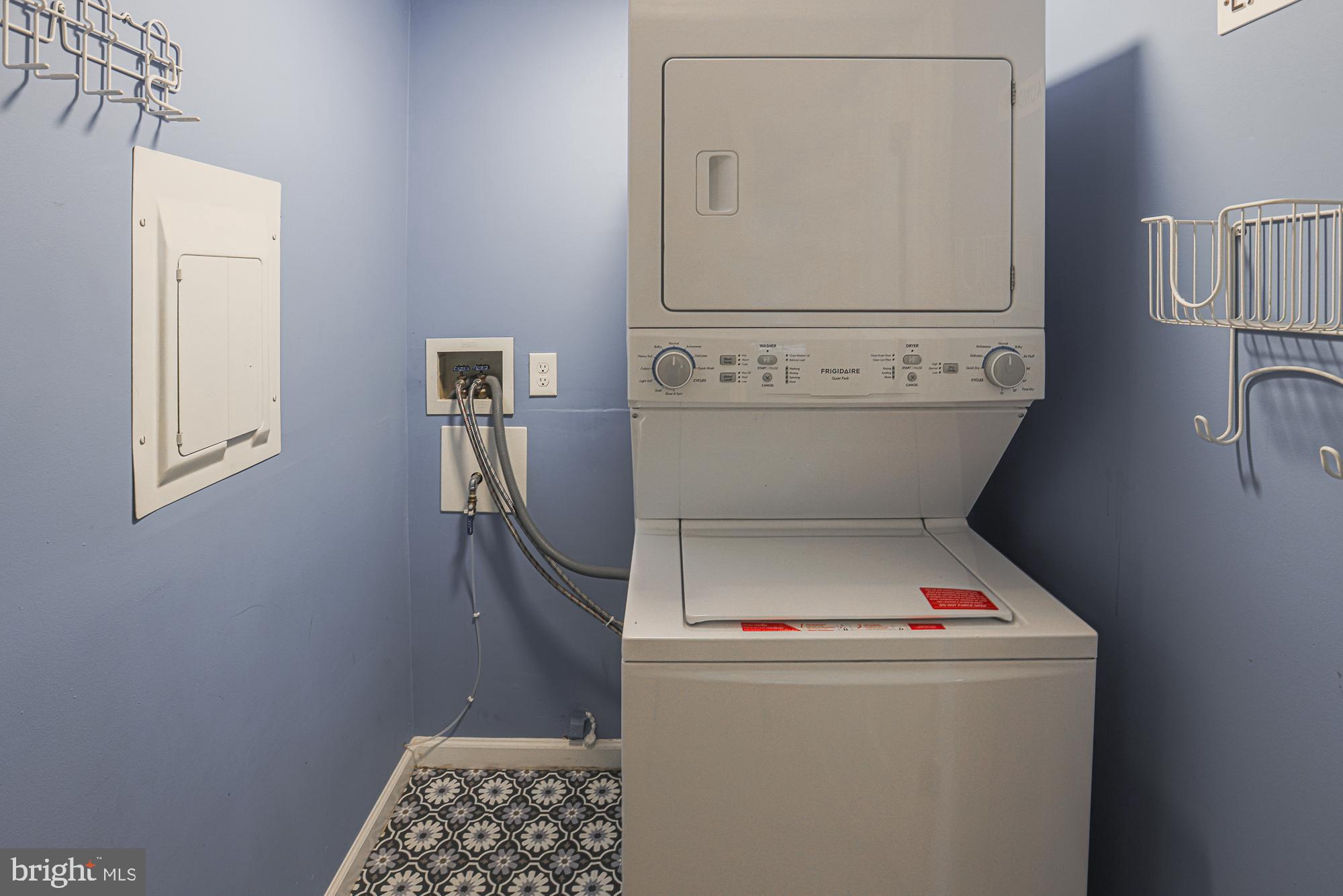 BRENTWOOD MANOR - Residential