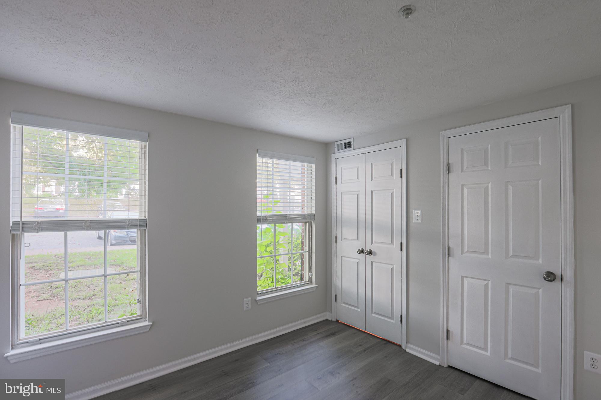 BRENTWOOD MANOR - Residential