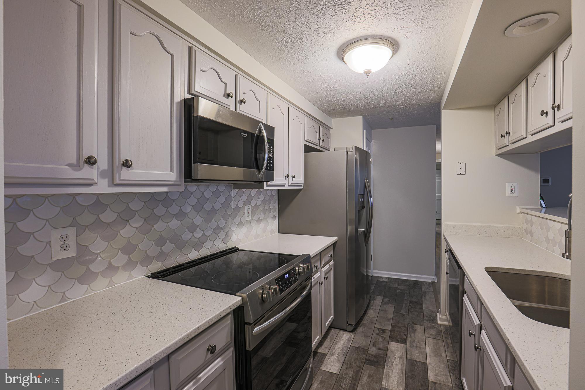 BRENTWOOD MANOR - Residential