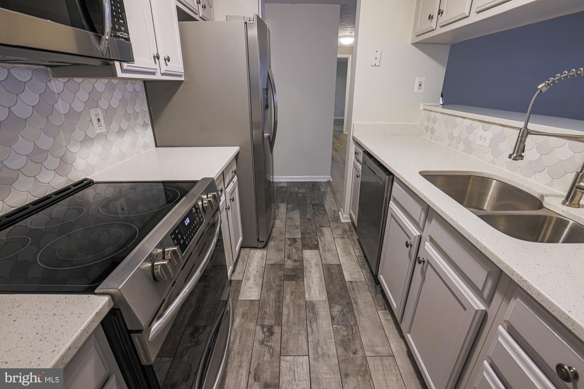 BRENTWOOD MANOR - Residential