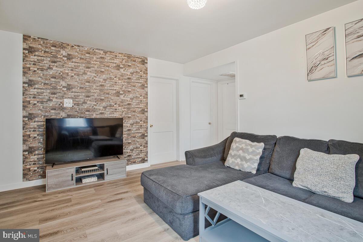 MARLYN TERRACE - Residential