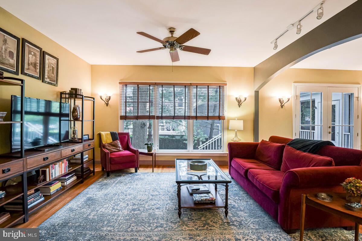 SUTTON WOODS - Residential