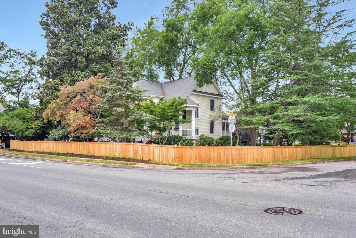 SUTTON WOODS - Residential