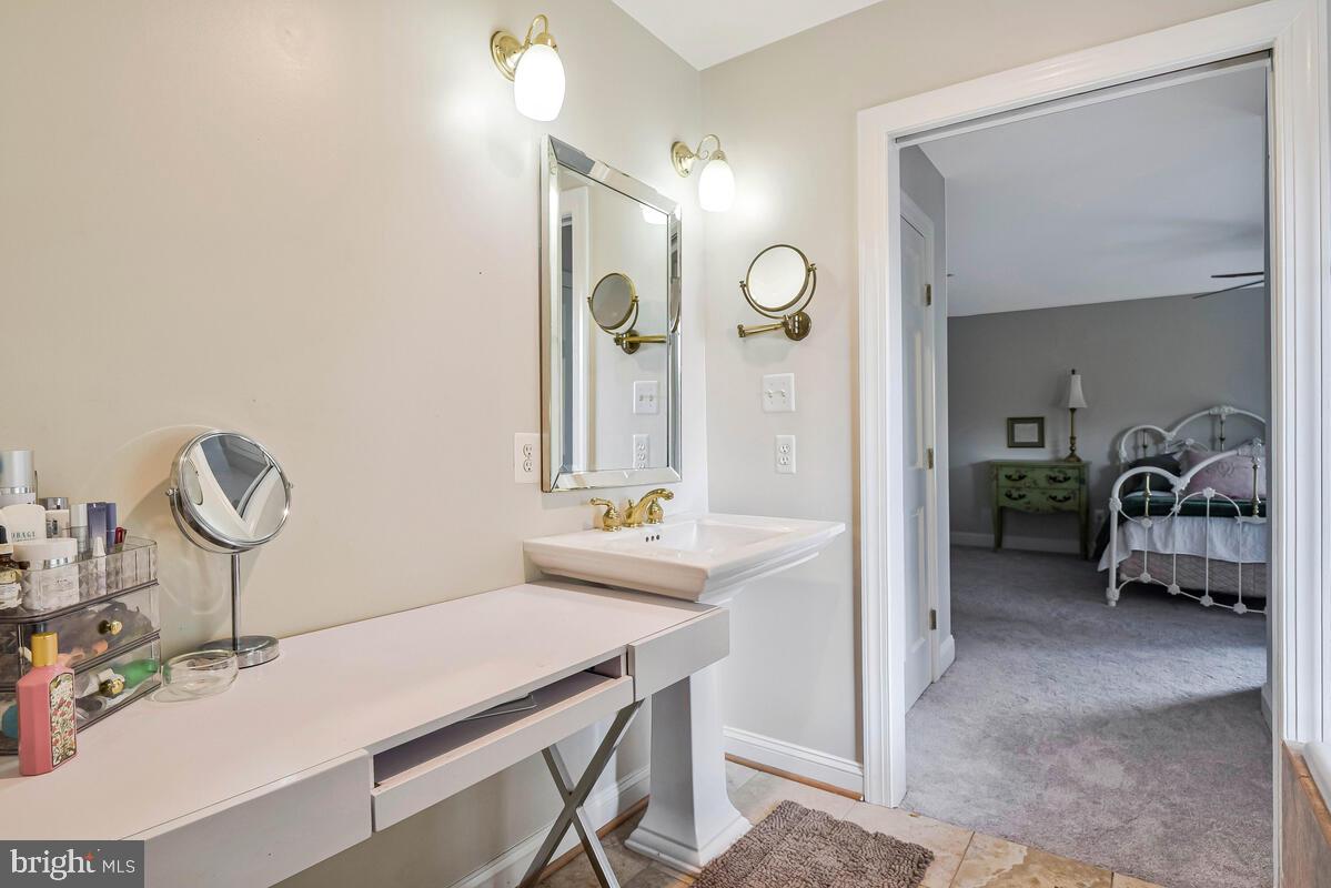 SUTTON WOODS - Residential