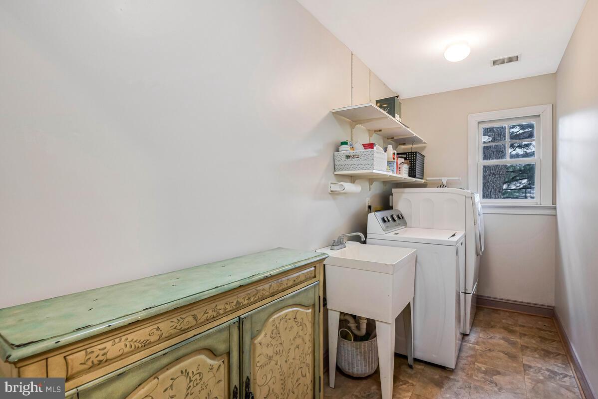 SUTTON WOODS - Residential