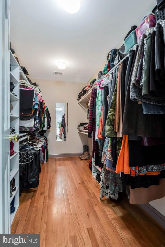 SUTTON WOODS - Residential