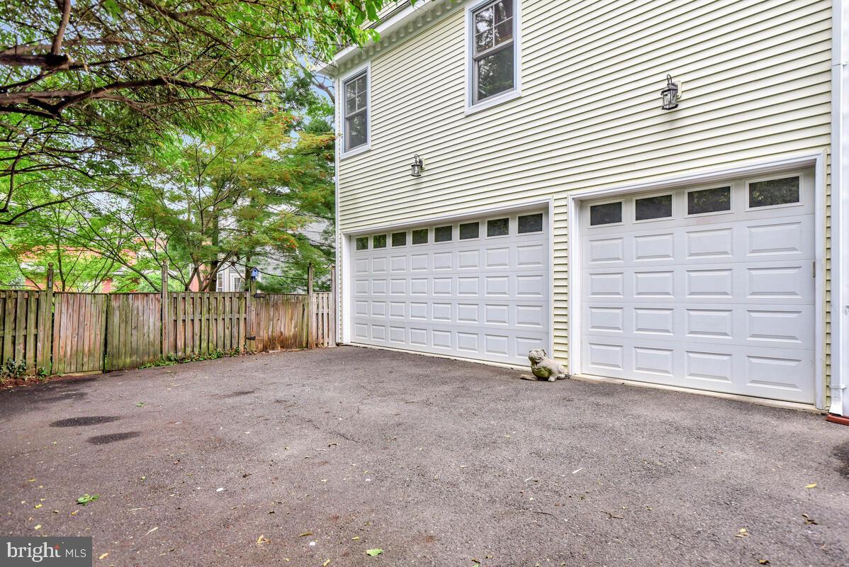 SUTTON WOODS - Residential