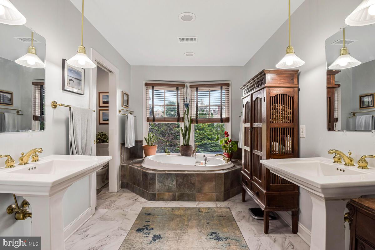 SUTTON WOODS - Residential