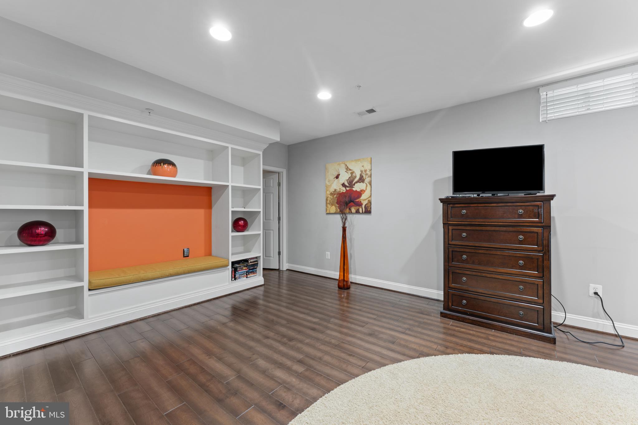 BRICK YARD STATION - Residential
