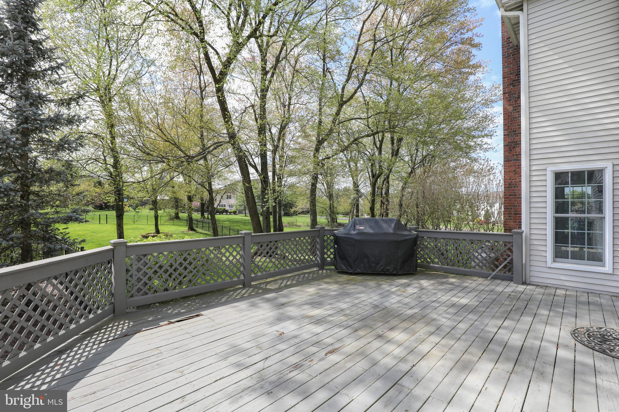 HIDDEN LAKE - Residential