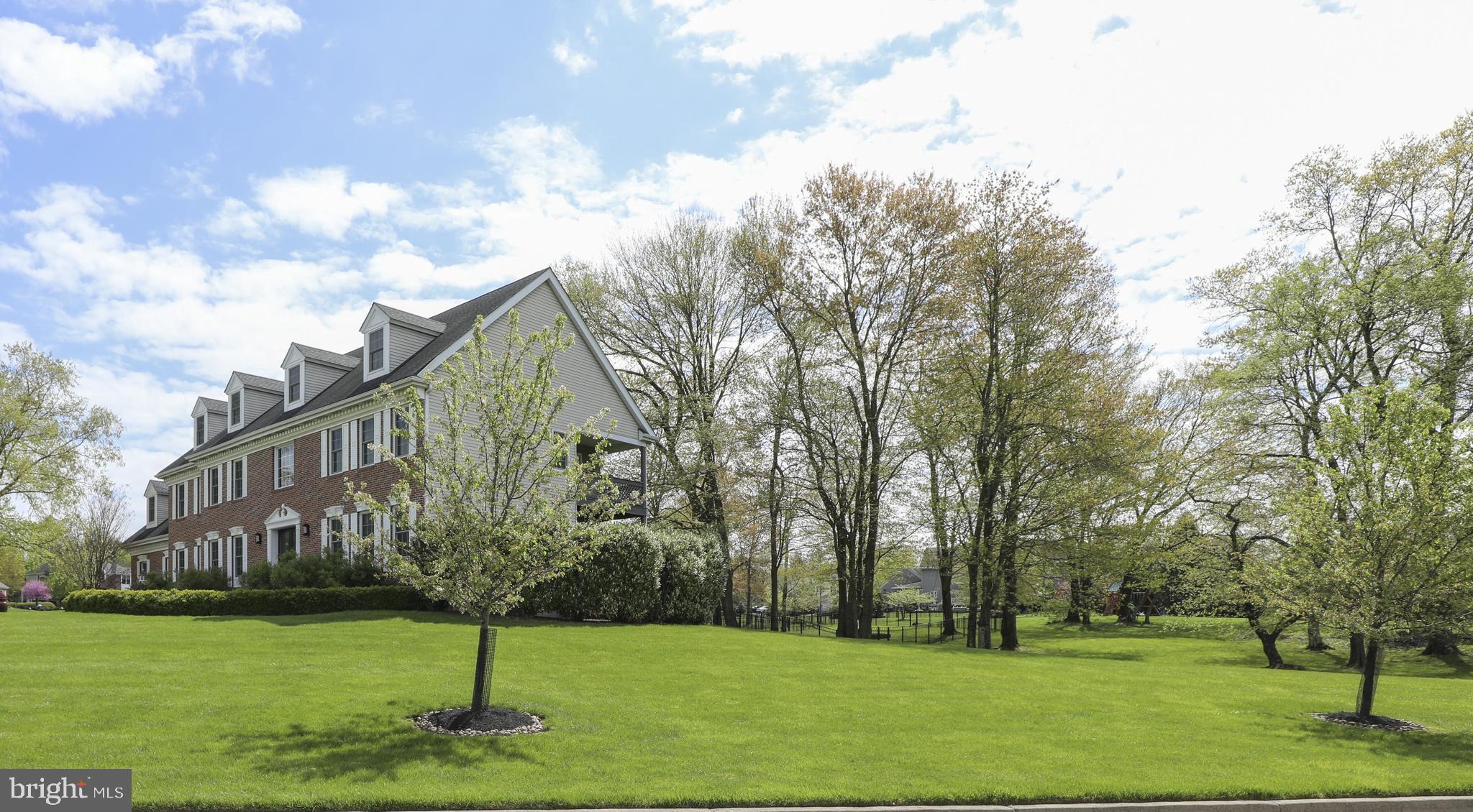 HIDDEN LAKE - Residential