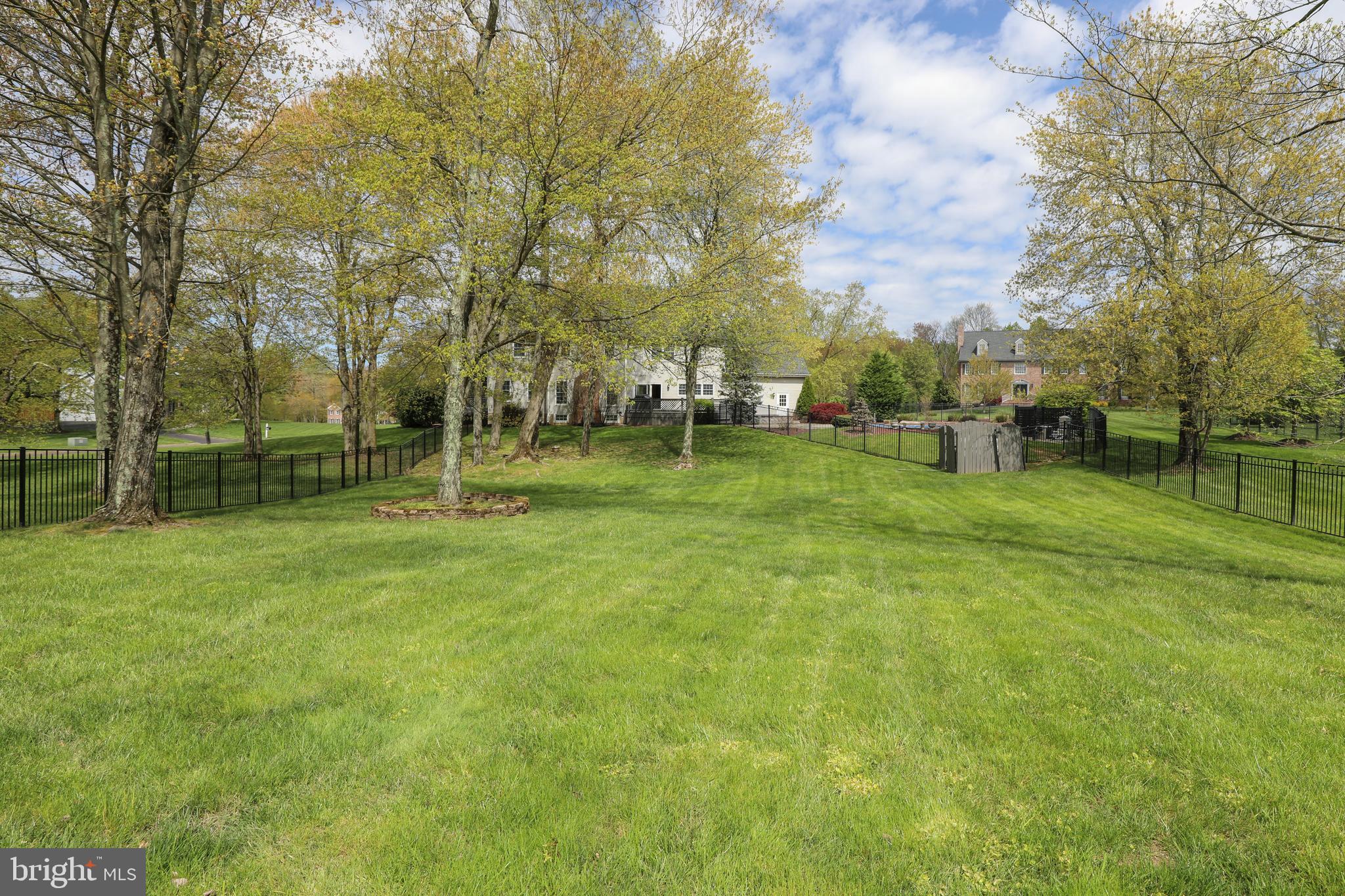HIDDEN LAKE - Residential