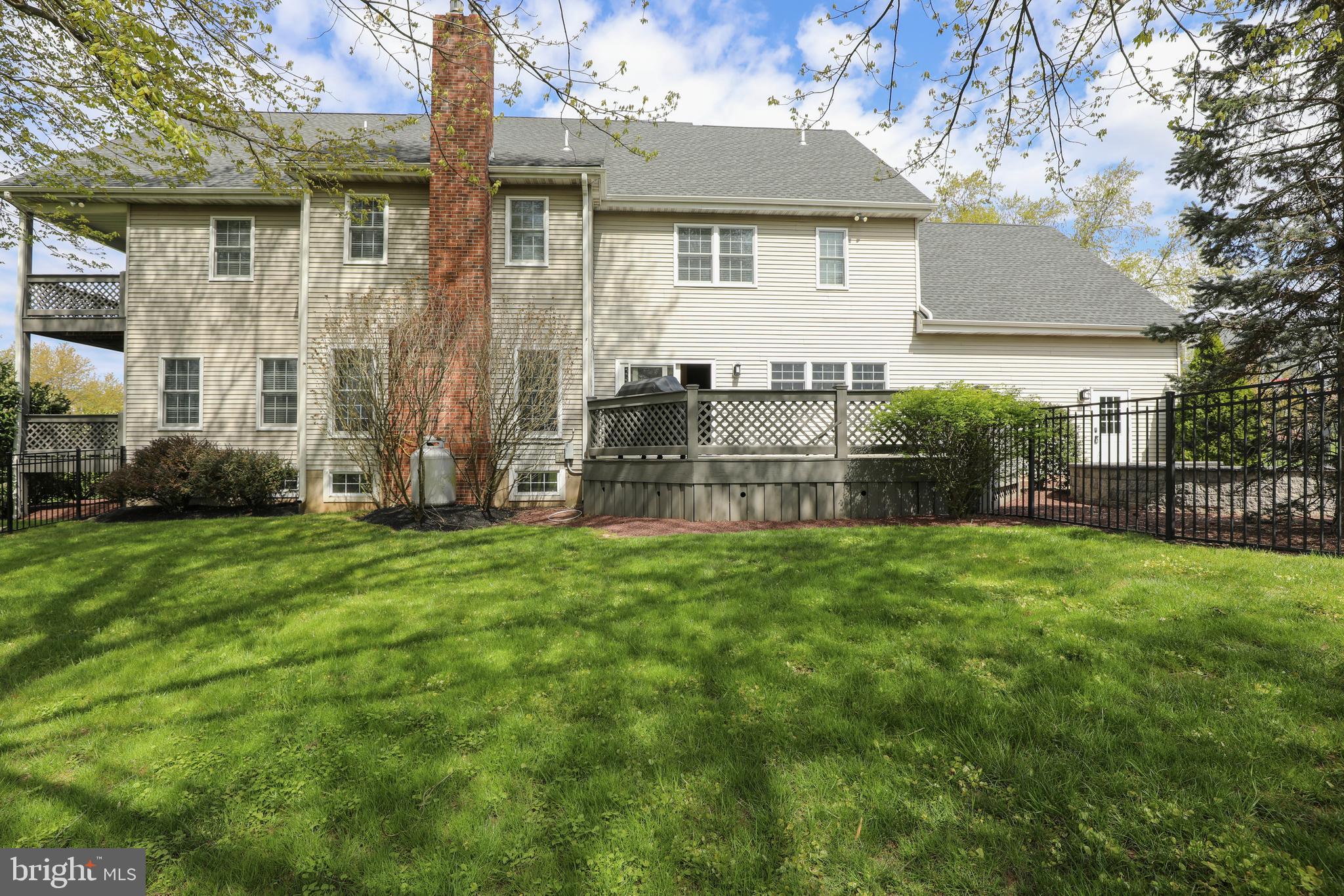 HIDDEN LAKE - Residential