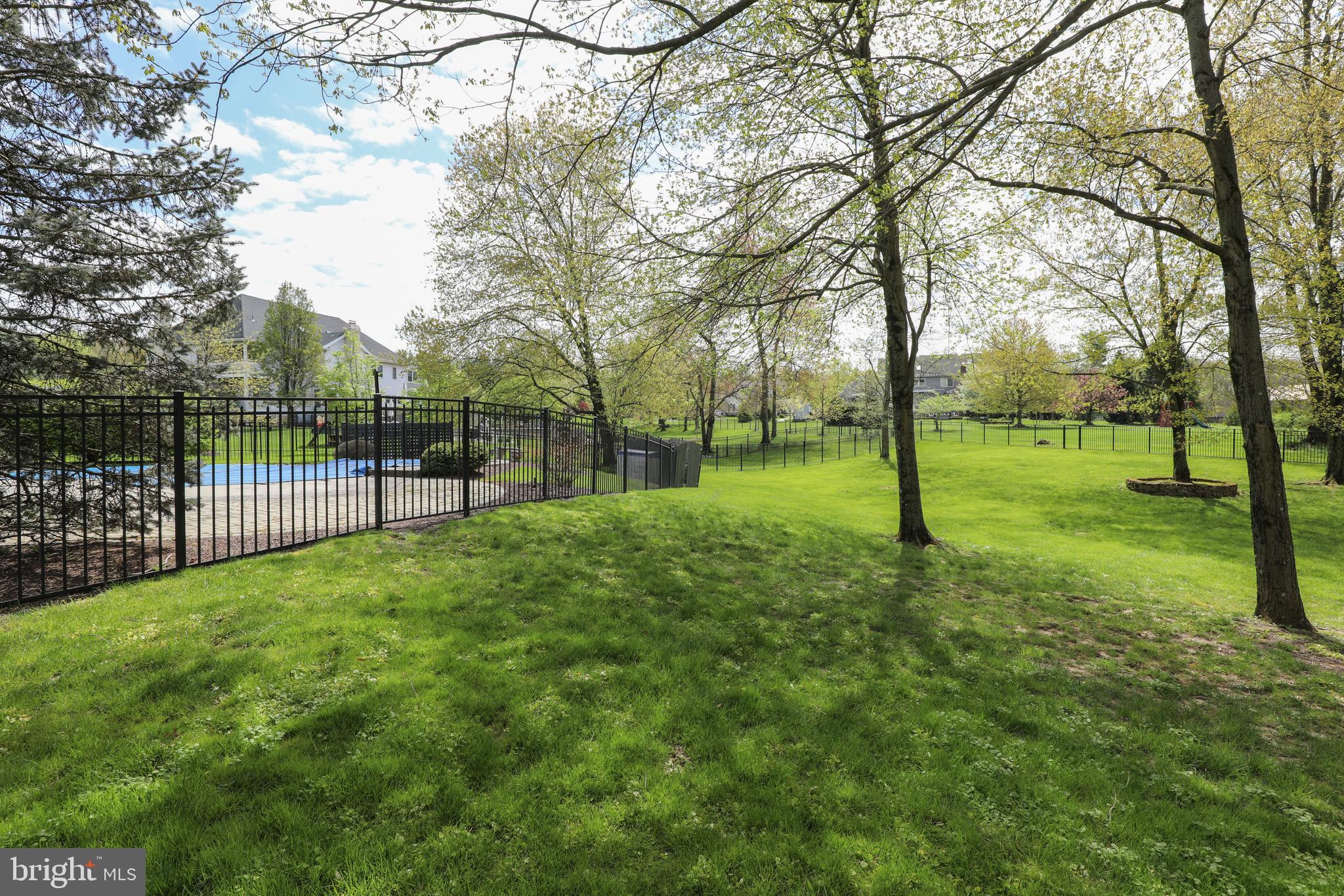 HIDDEN LAKE - Residential