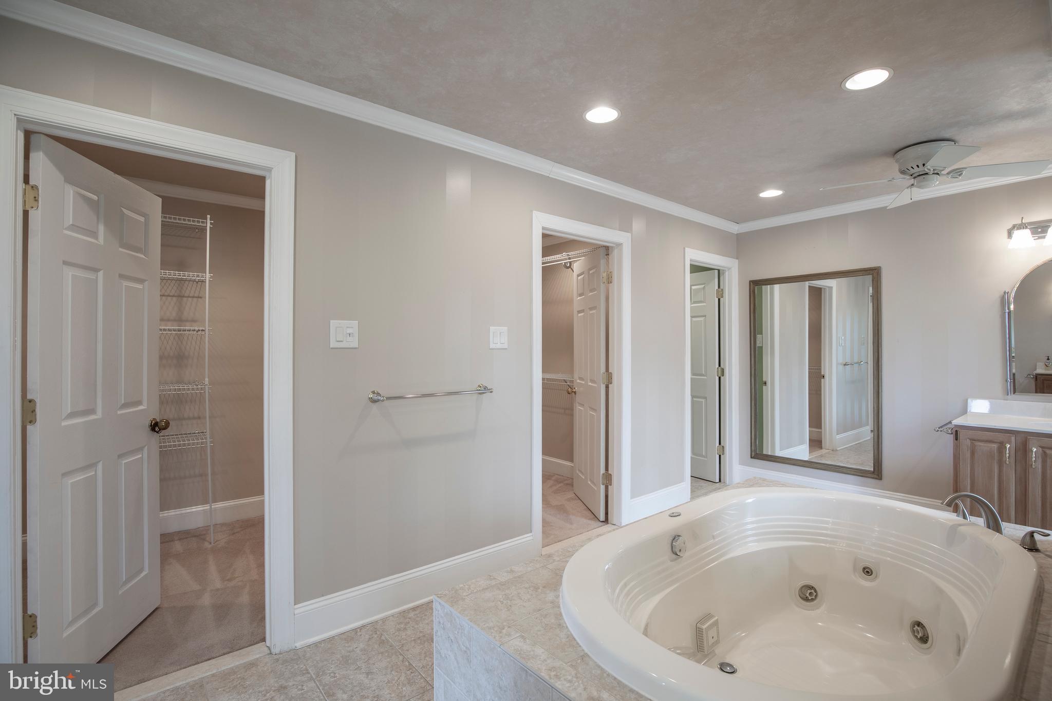 HIDDEN LAKE - Residential