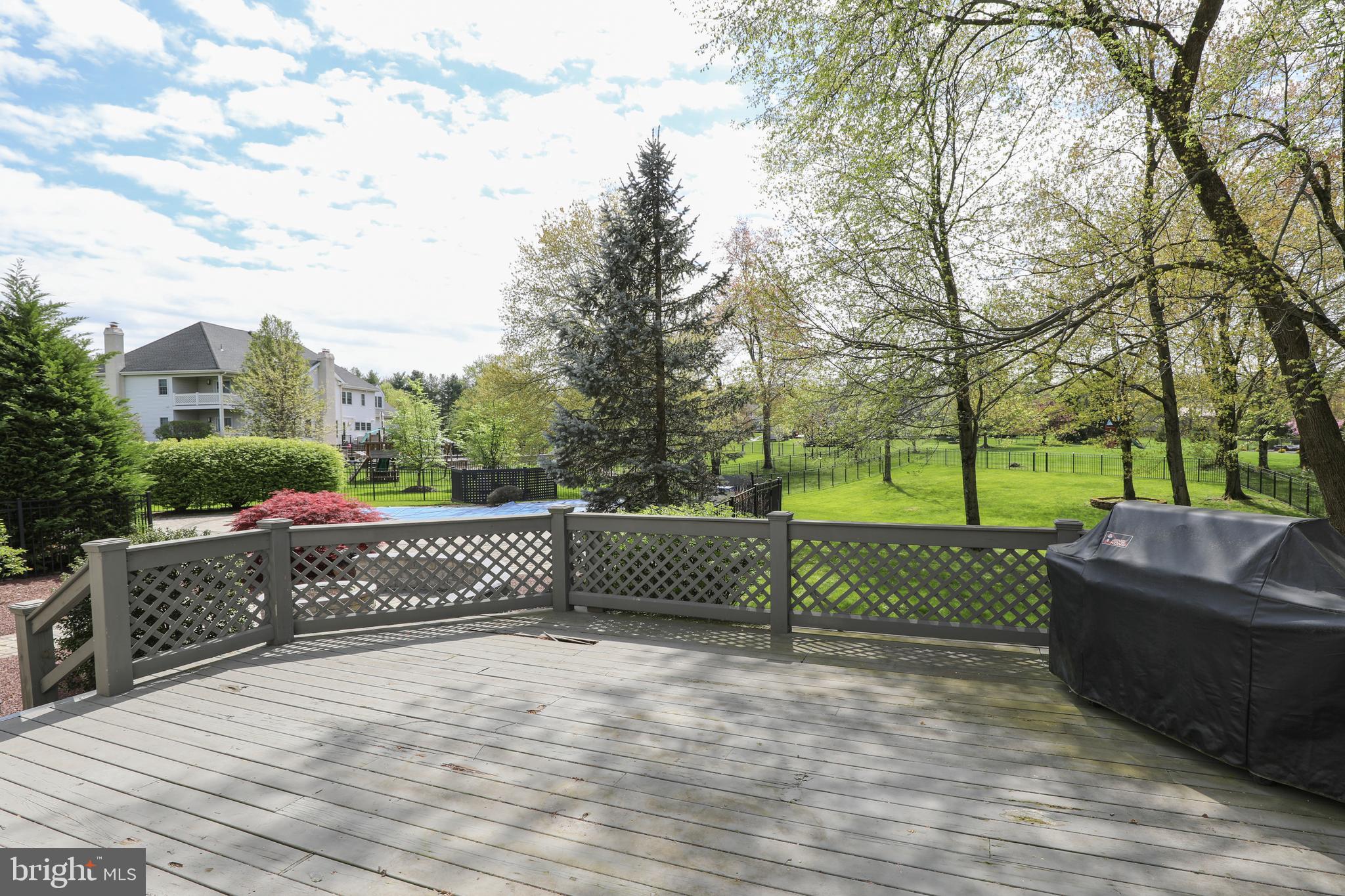 HIDDEN LAKE - Residential